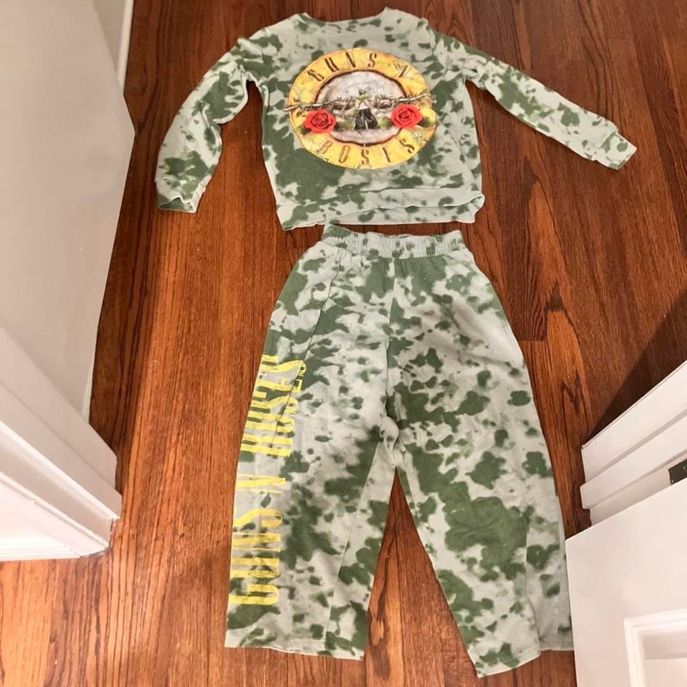 Guns N' Roses Camouflage Sweatshirt and Pants Set